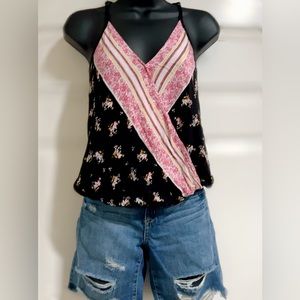 Women’s cute sleeveless crisscross front top.  Black and pink.  Size S